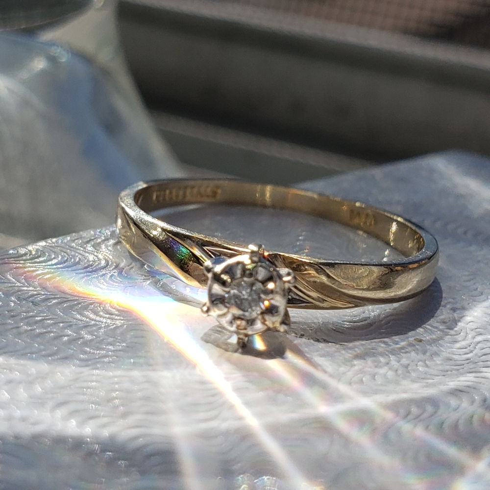 Vintage Stylecraft 10kt gold and diamond ring size 6